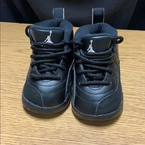 Baby shoes size 4c (US)